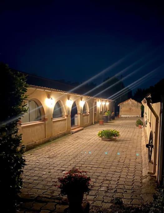 Logement Insolite Au Coeur D'Une Ecurie Arles Zewnętrze zdjęcie